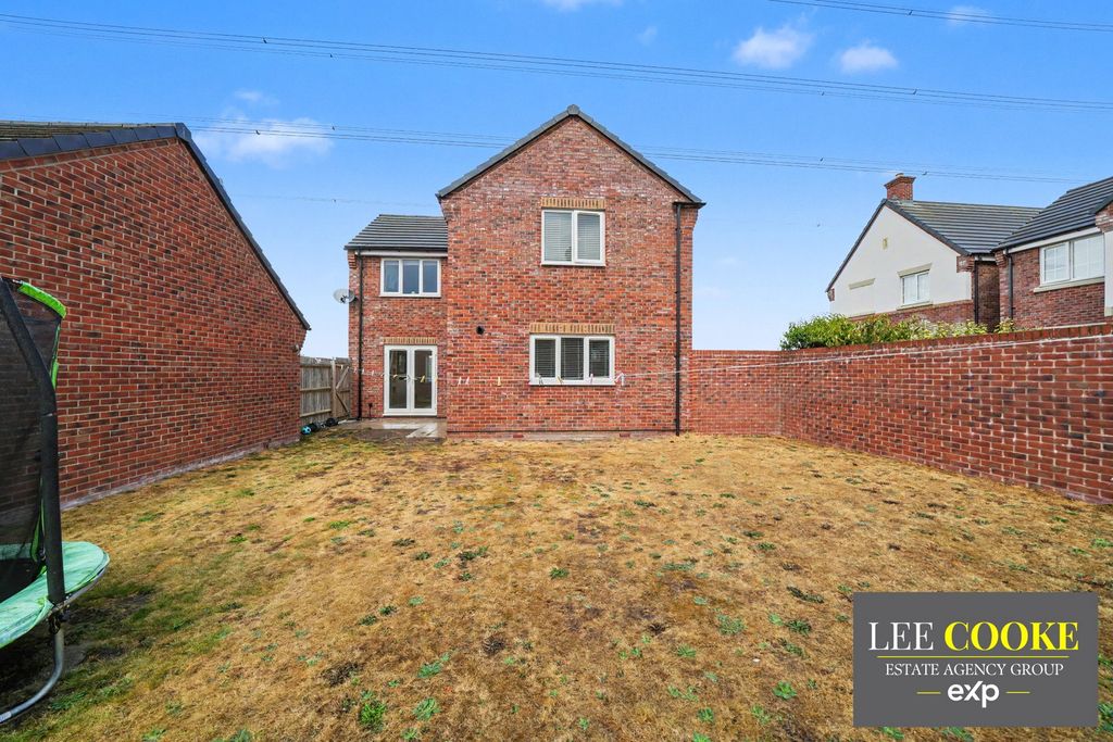 Property photo 3 of 27