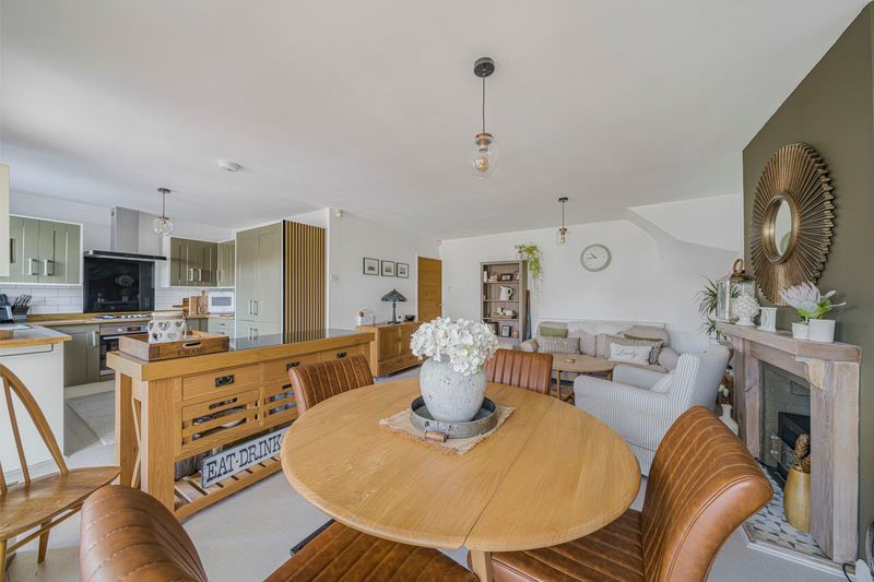 Property photo 3 of 34 Photo 14