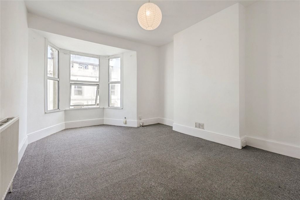 Property photo 2 of 19 Picture No. 02