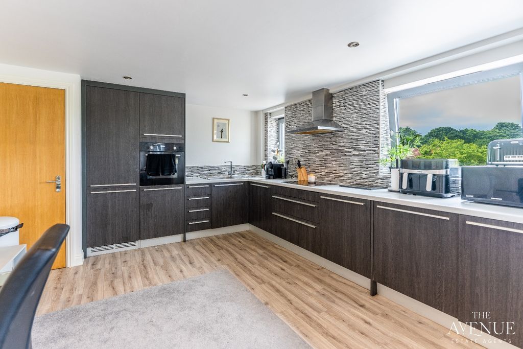 Property photo 2 of 19 3258855