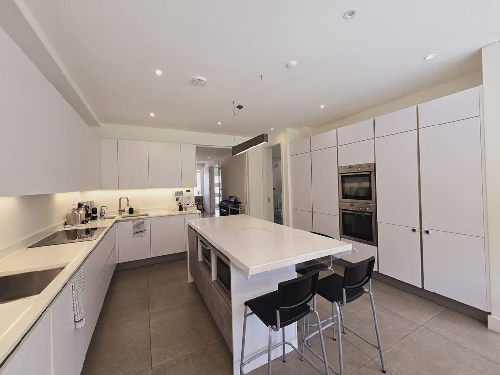 Property photo 3 of 17 Gallery