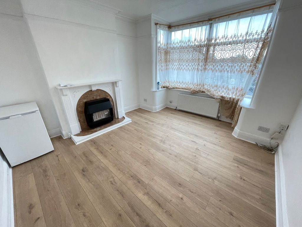 Property photo 2 of 10 4251492