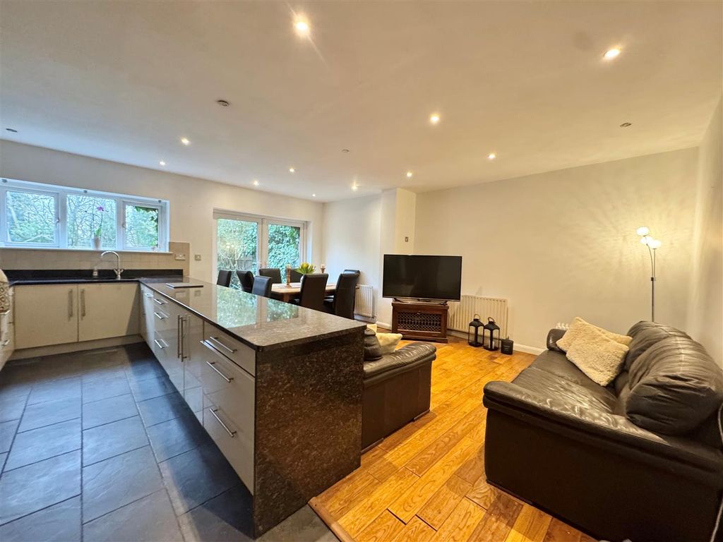 Property photo 2 of 23