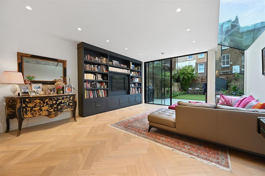 Property photo 2 of 18 Reception