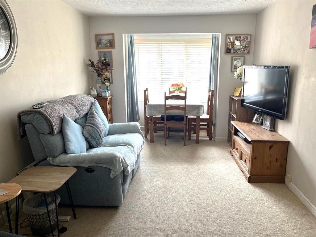 Property photo 2 of 10 4241 Loungedining.Jpg