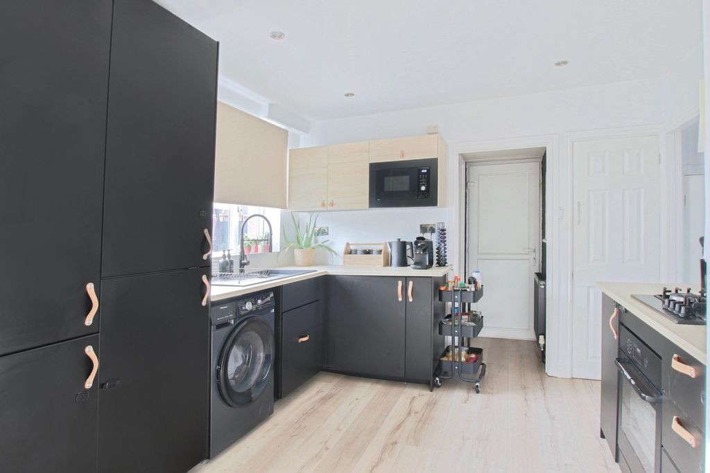 Property photo 3 of 14 4781457