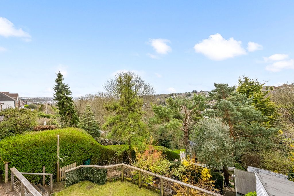 Property photo 2 of 20