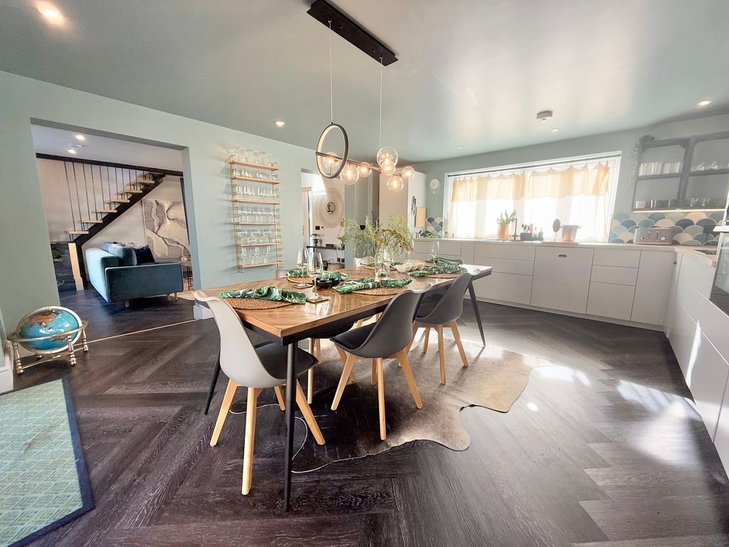 Property photo 3 of 16 Kitchen Diner