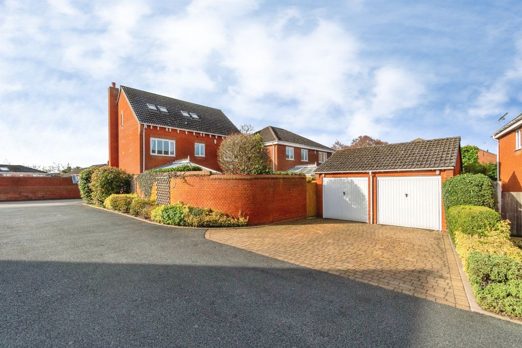 Property photo 2 of 20