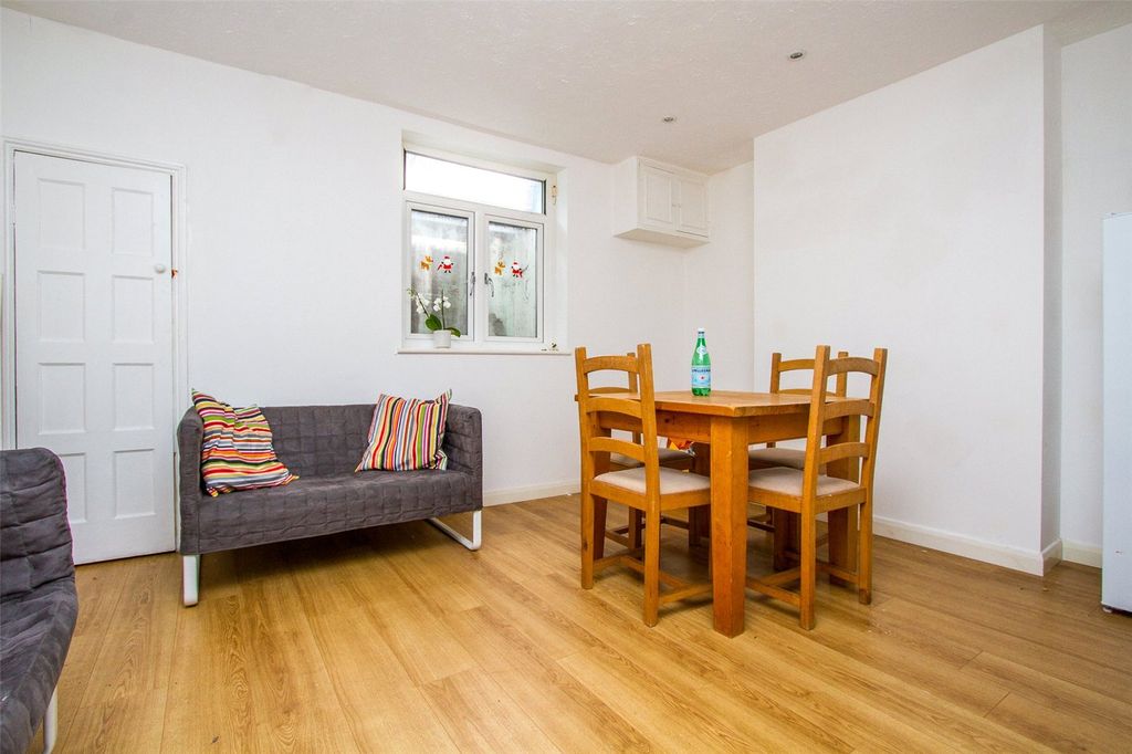 Property photo 2 of 11 Photo 02