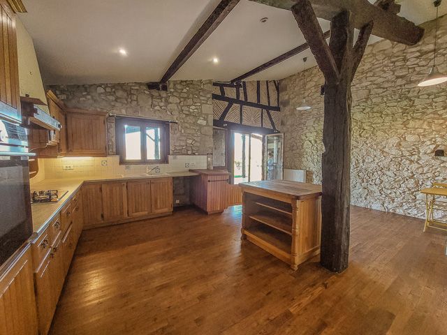 Property photo 3 of 31