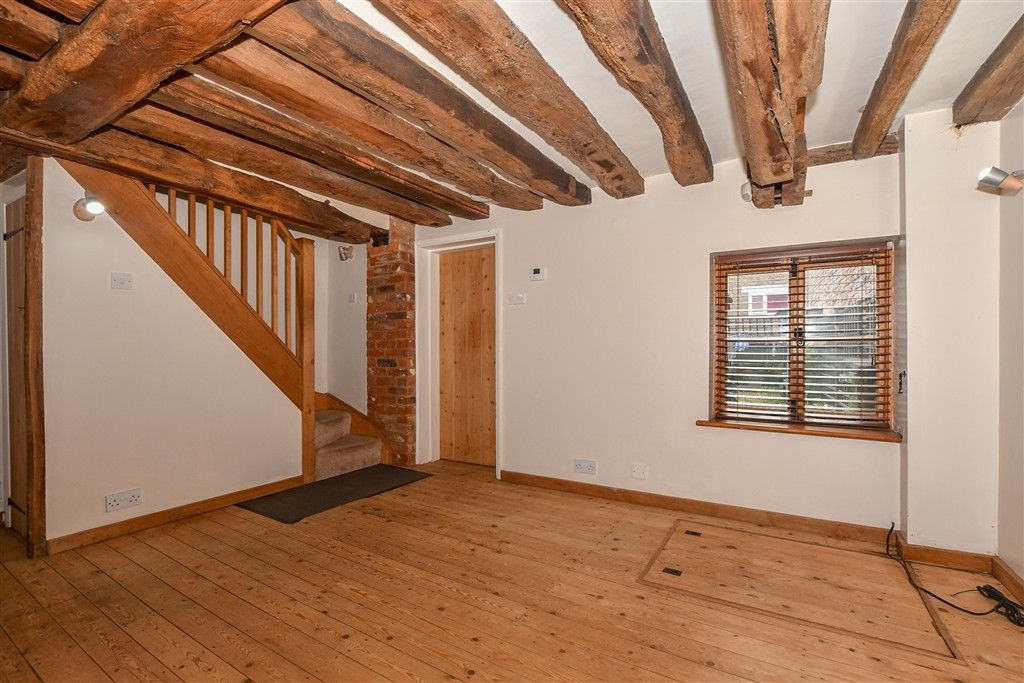 Property photo 3 of 11 Lounge