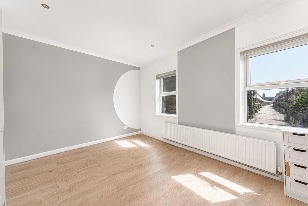 Property photo 1 of 16 Rotherhithe New Road