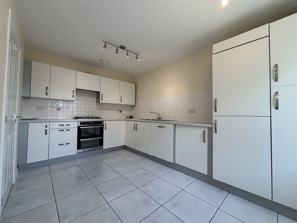 Property photo 2 of 16 Kitchen.Jpg