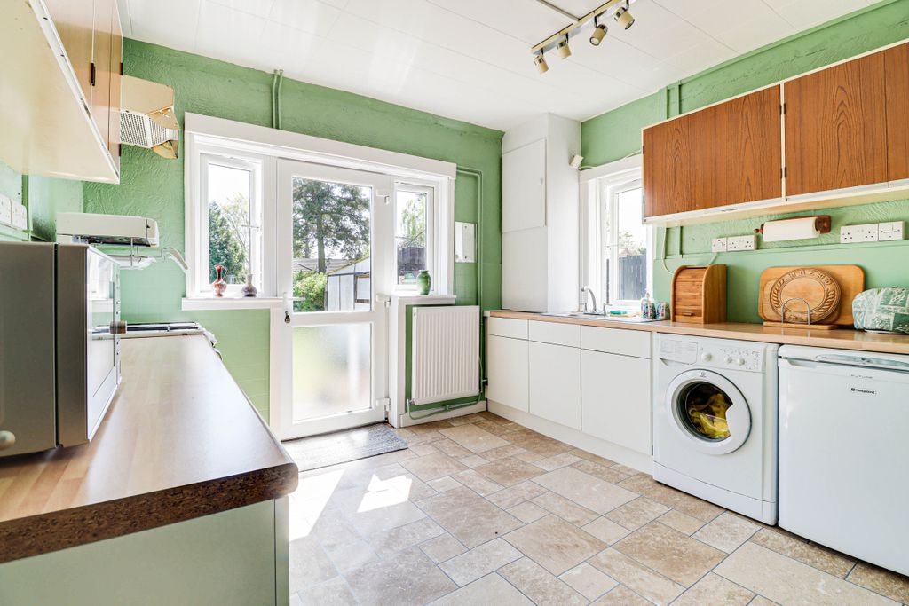 Property photo 3 of 18 Kitchen