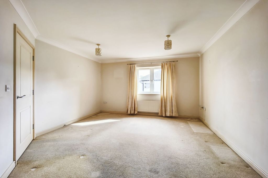 Property photo 2 of 8