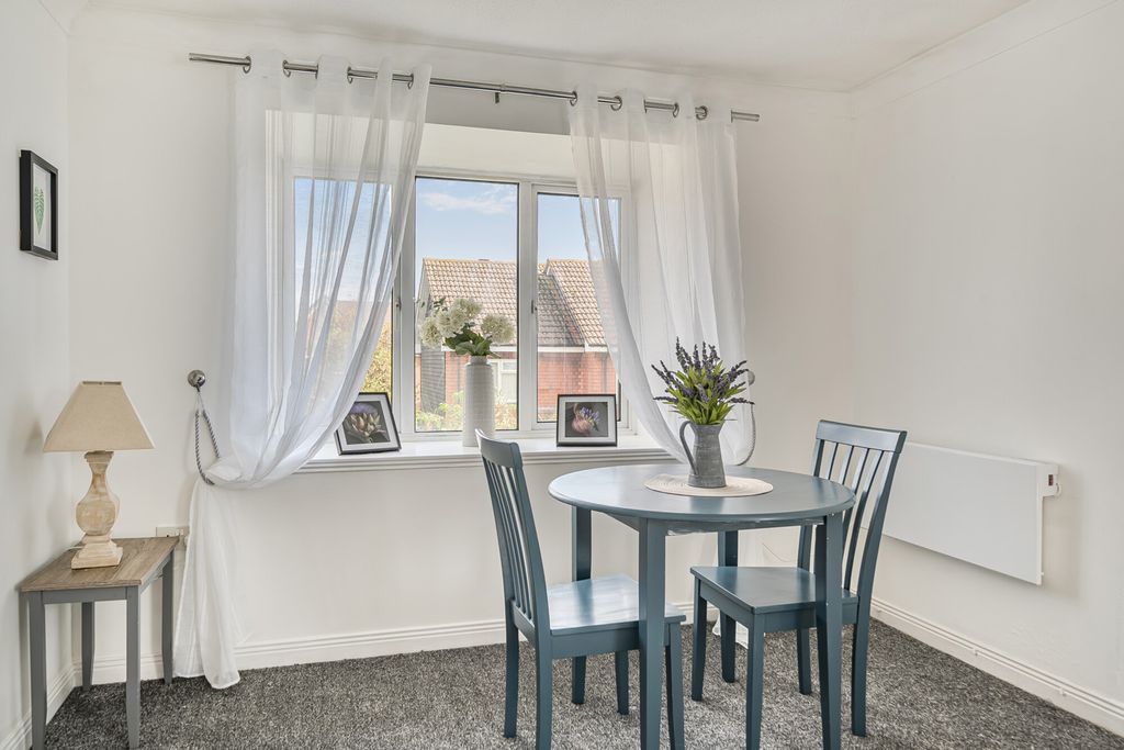Property photo 3 of 12 Dining Area