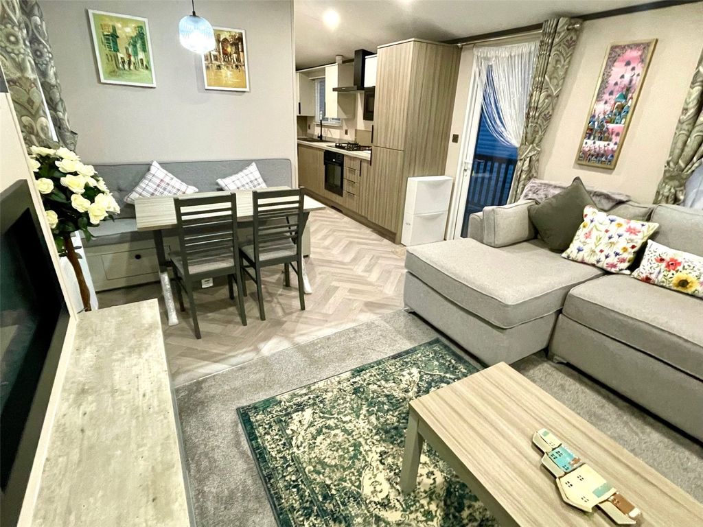 Property photo 3 of 16 Living Space