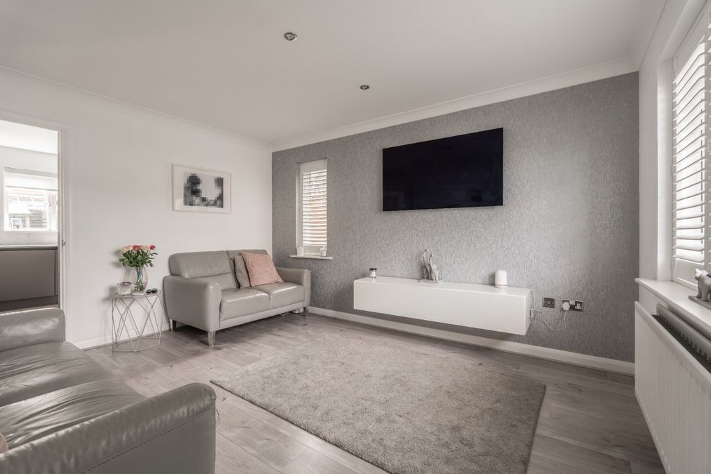 Property photo 2 of 27 4895454