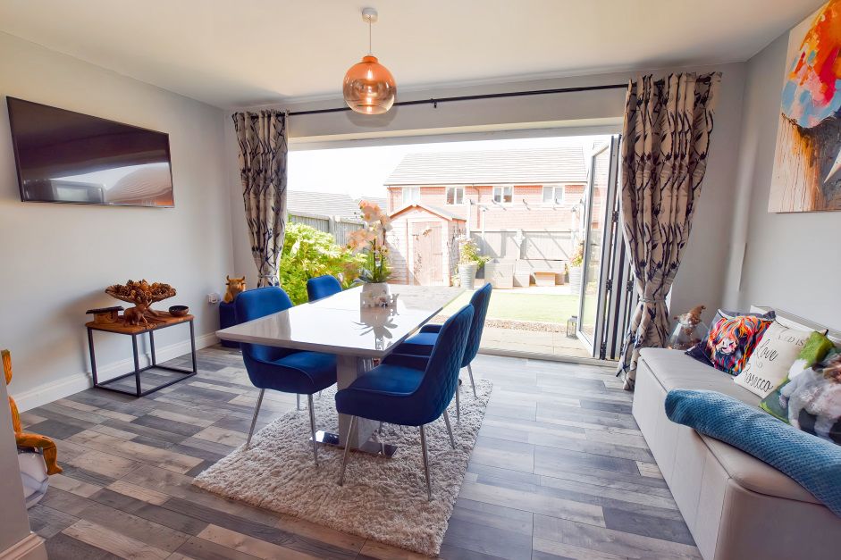 Property photo 3 of 23 Dining Room 1