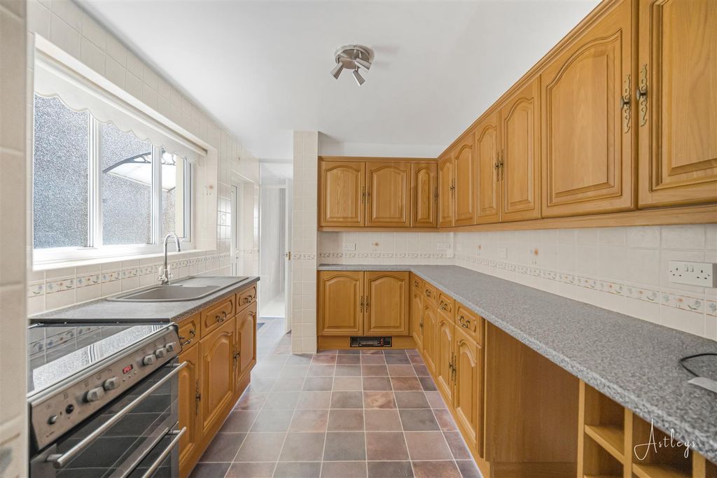 Property photo 3 of 13 Kitchen