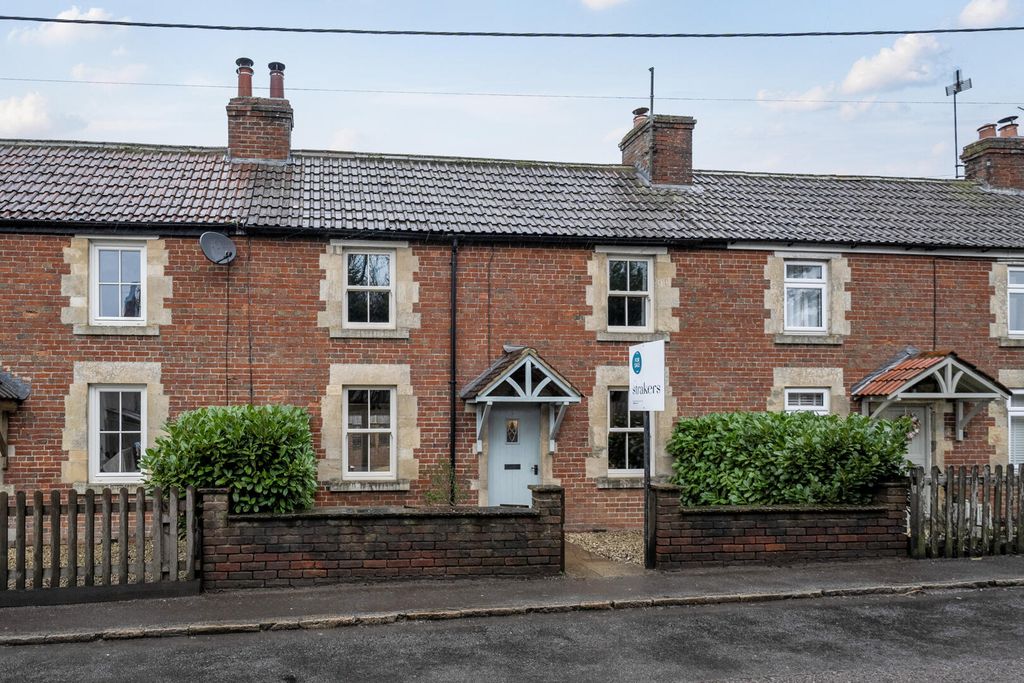 Property photo 1 of 18 Front (Exterior)