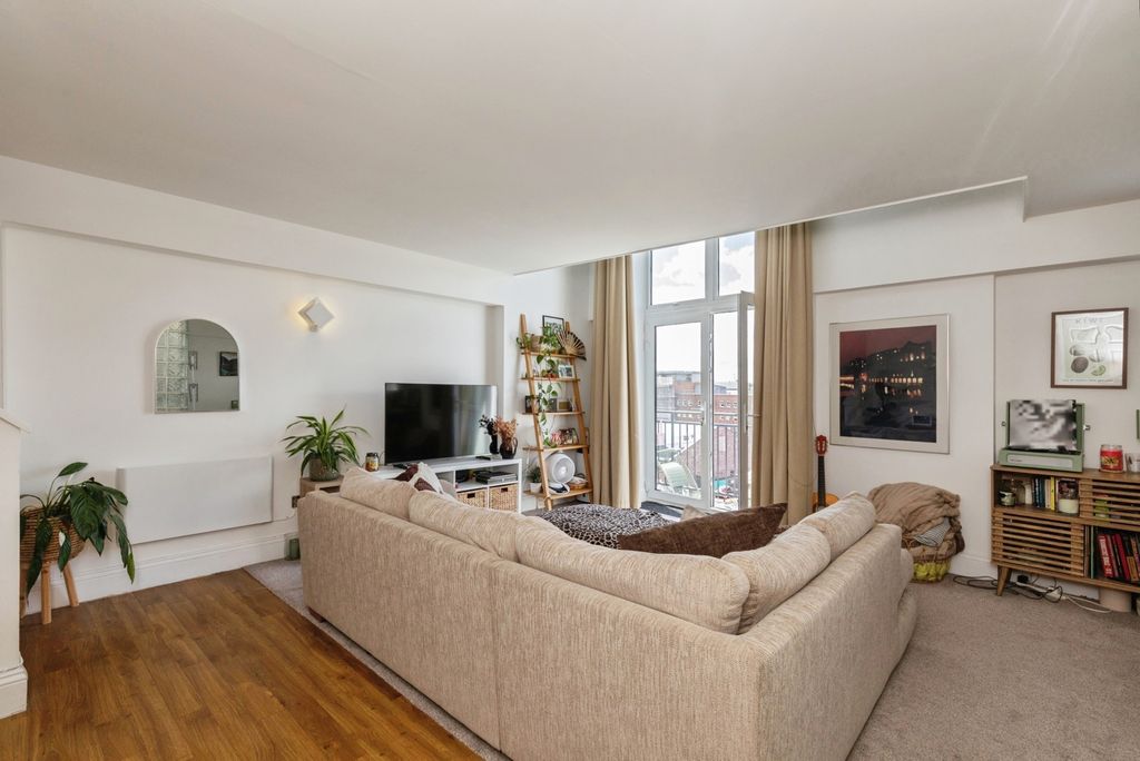 Property photo 1 of 15 Pbox-Img.Jpg