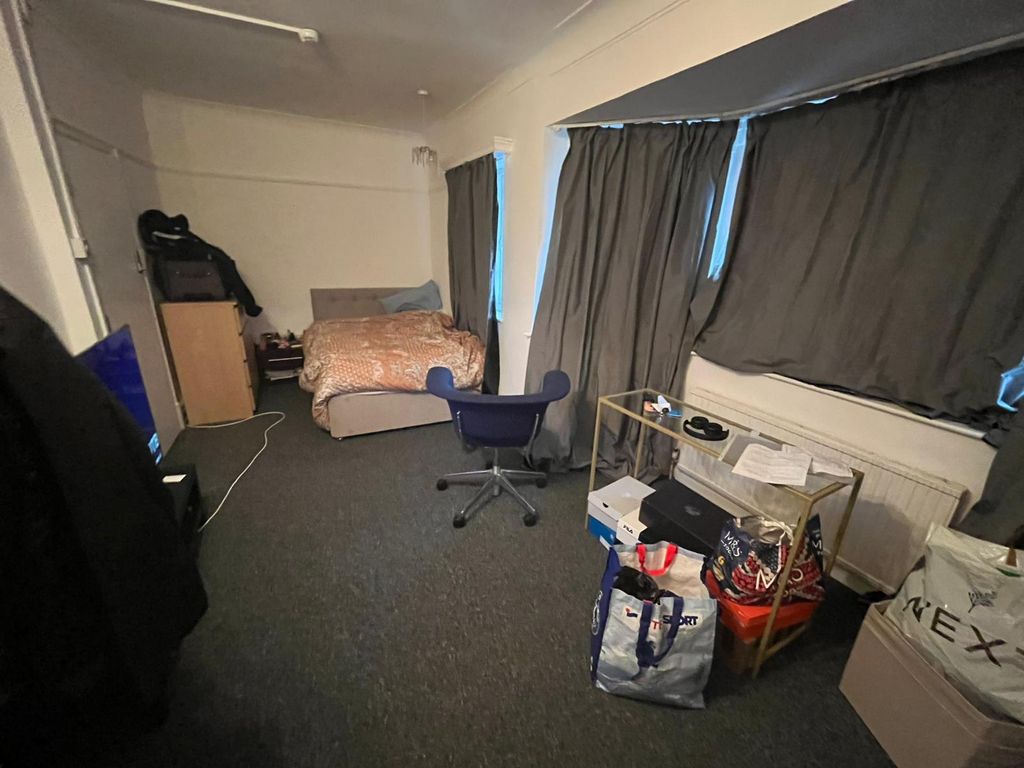 Property photo 1 of 10  Studio 4- £1100 Available From 01/05/2026