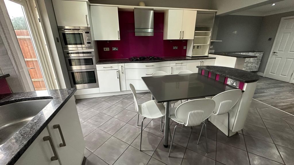 Property photo 2 of 13 Photo 7