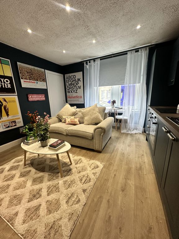 Property photo 2 of 8 Dining / Window