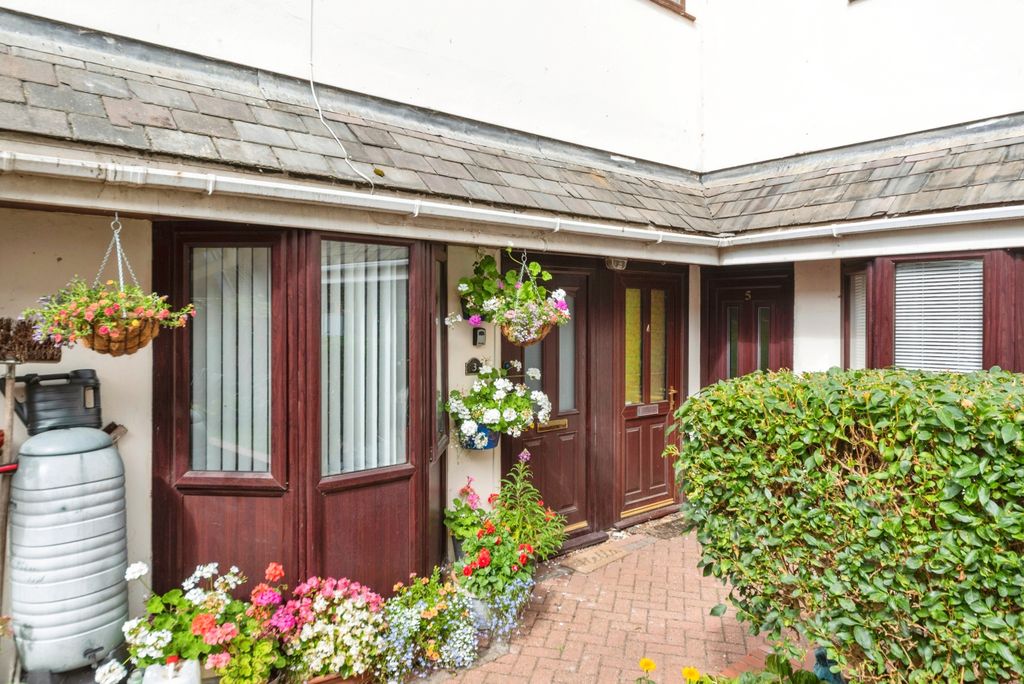 Property photo 2 of 9 3_Handley_Court-20