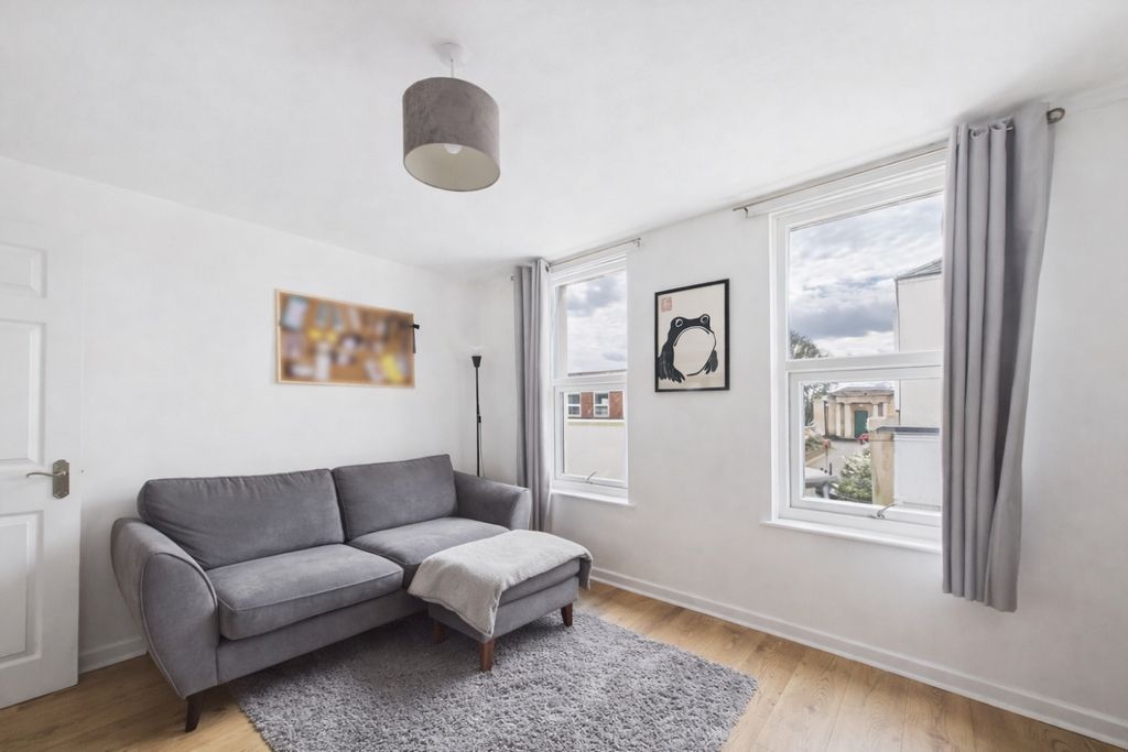 Property photo 1 of 6 B67E965B-03Db-48Aa-8421-029537Bc0A06