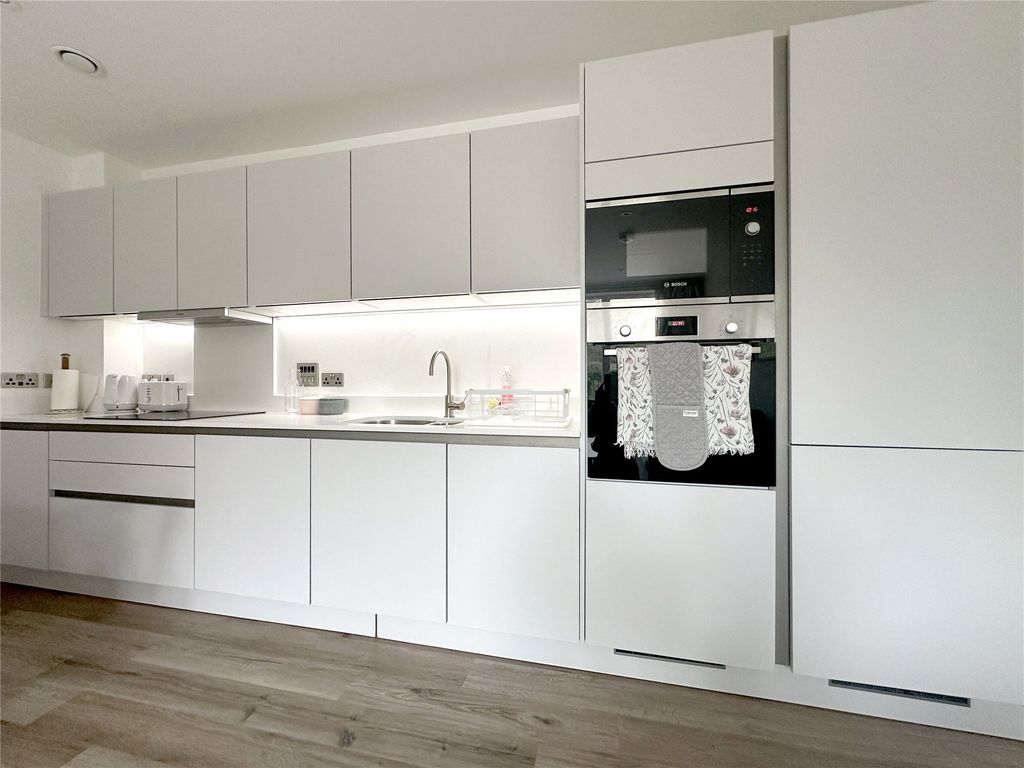 Property photo 3 of 8 Kitchen