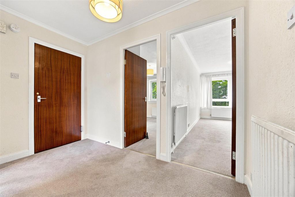 Property photo 2 of 15 02-90_Ascort_Court_Glasgow_002.Jpg