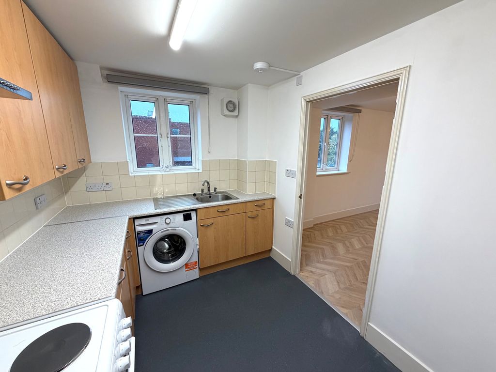 Property photo 1 of 11 Kitchen