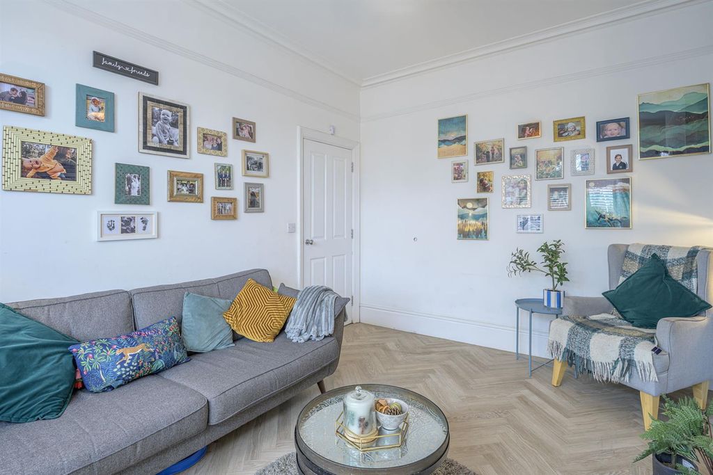 Property photo 3 of 35