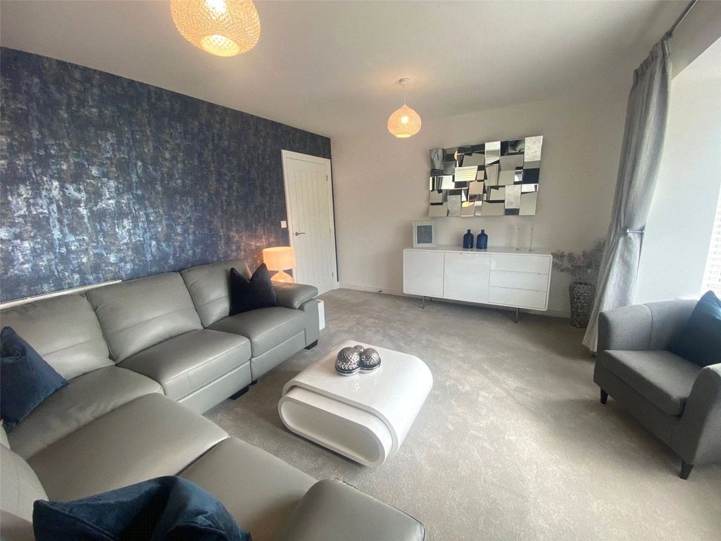 Property photo 2 of 12 Lounge