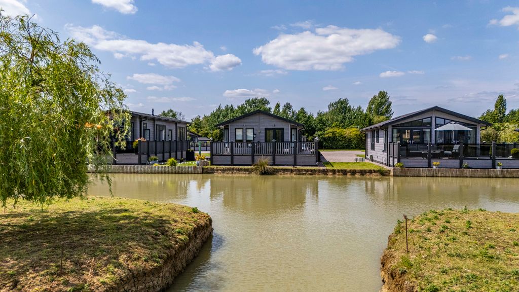 Property photo 1 of 18 Photo 17