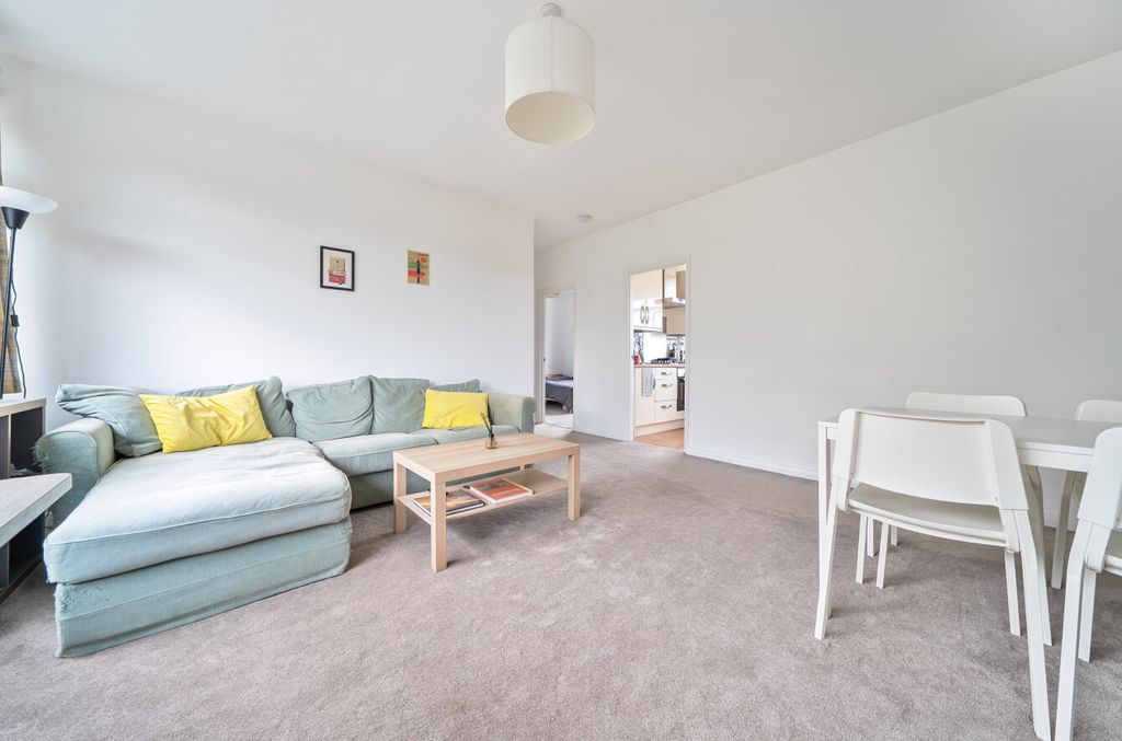 Property photo 2 of 17 1326765-12-6877dc...