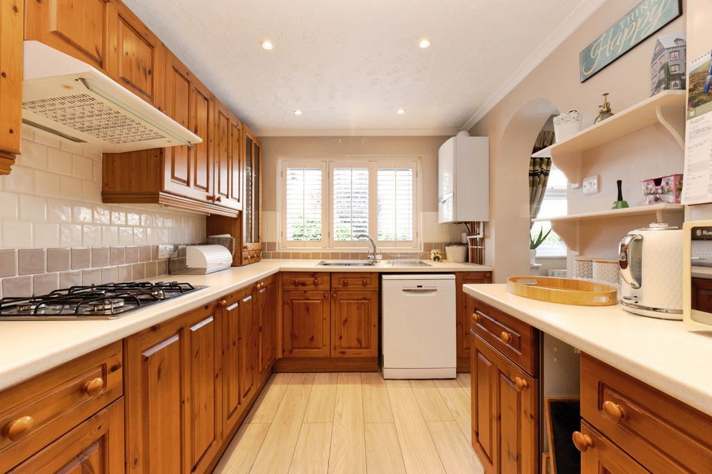 Property photo 2 of 14 Kitchen
