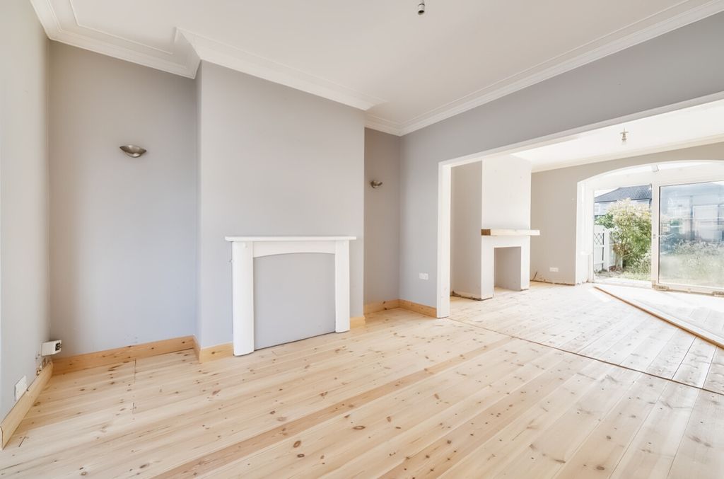 Property photo 3 of 10 1321774-9-686Cf3A3393Fc