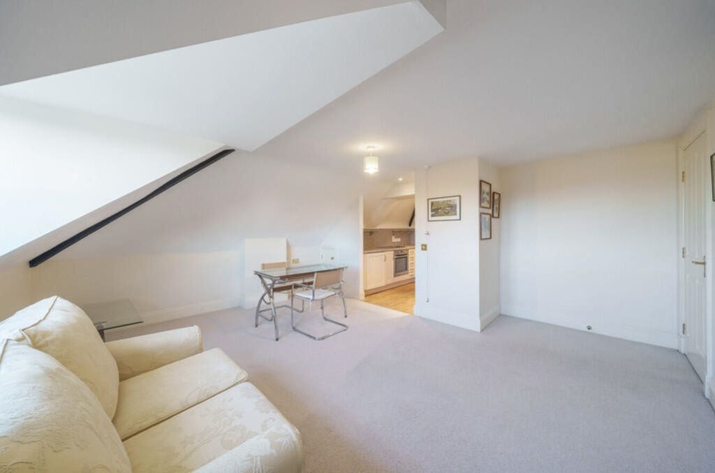 Property photo 3 of 7 42584_Chn240836_Img_06_0000