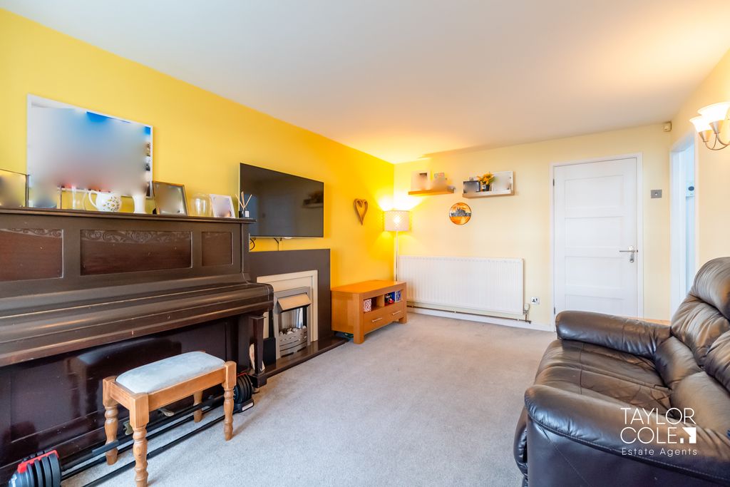 Property photo 2 of 27