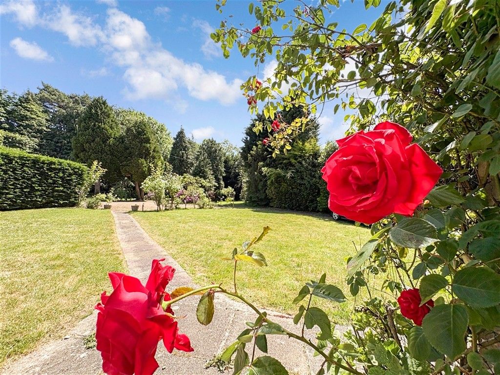 Property photo 2 of 23 Garden Lifestyle