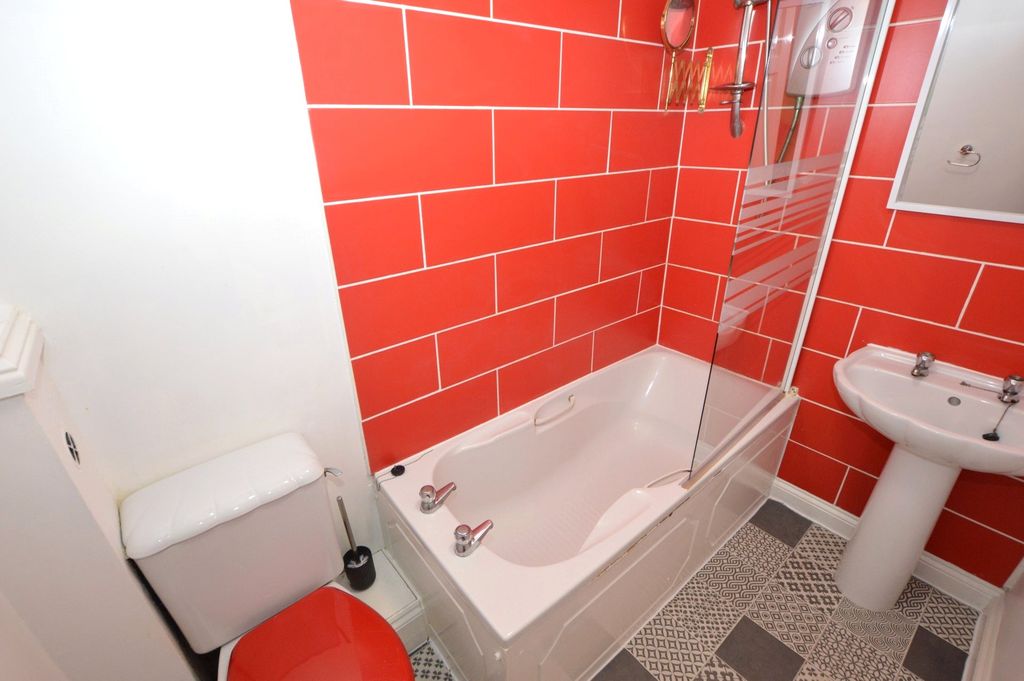 Property photo 3 of 8 Bathroom