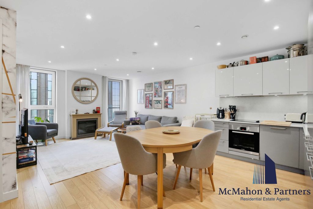 Property photo 3 of 18