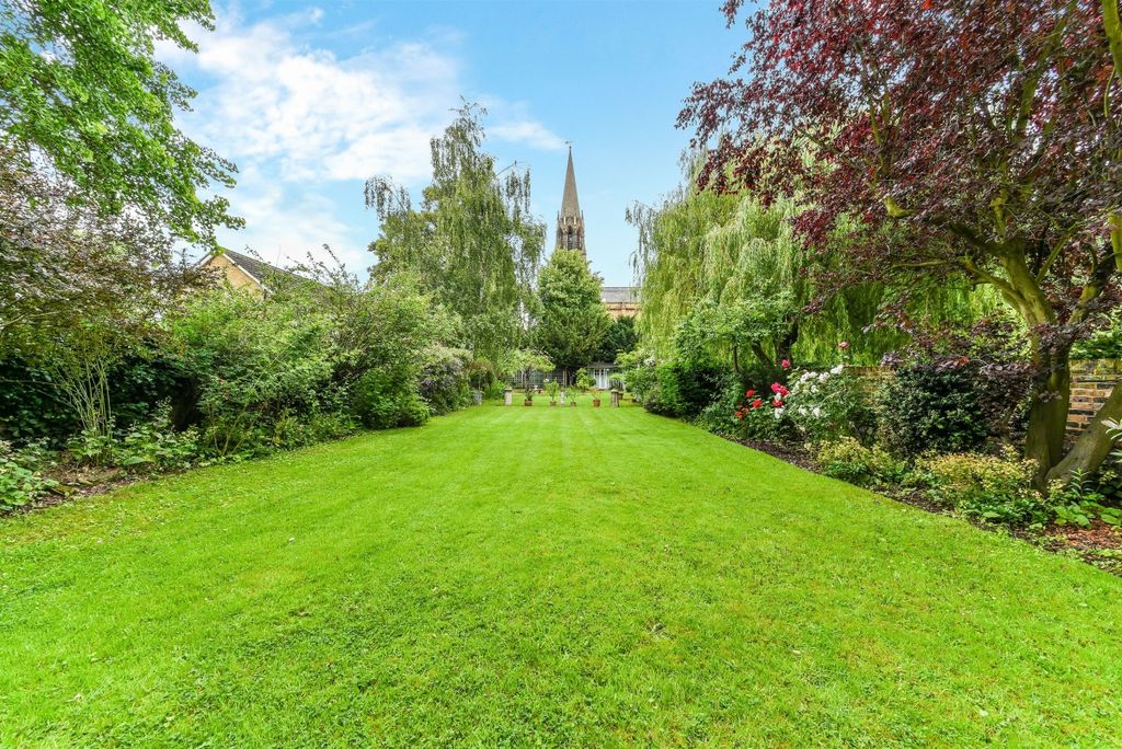 Property photo 3 of 14 Garden