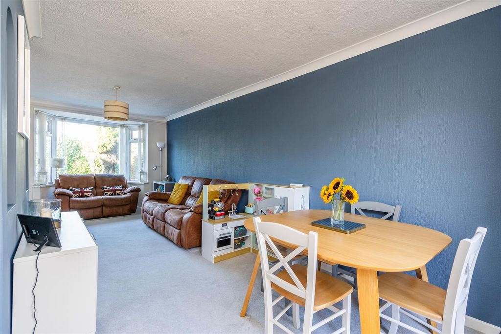 Property photo 3 of 15 100 Kimberley Road_1.Jpg