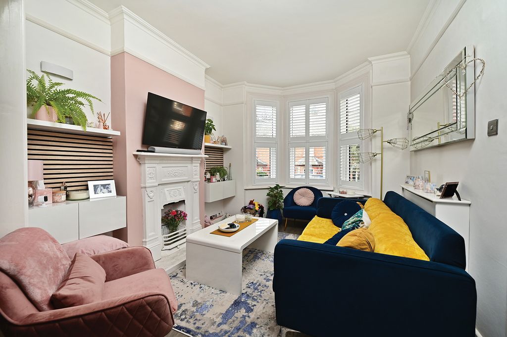 Property photo 2 of 9 19 New Rd (5)