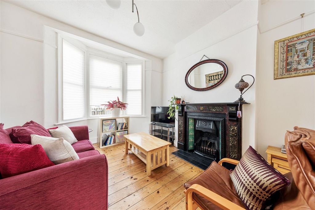 Property photo 2 of 19 Haldane Road